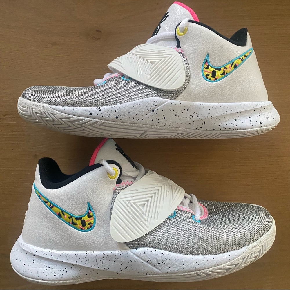 Nike Kyrie Flytrap 3 'South Beach' Basketball Shoes, Sz 5Y